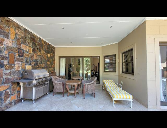 4 BEDROOM TOWNHOUSE TO LET IN ZIMBALI ESTATE